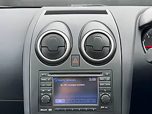 Used 2012 Nissan QASHQAI+2 Tekna White - Interior and Exterior details 16