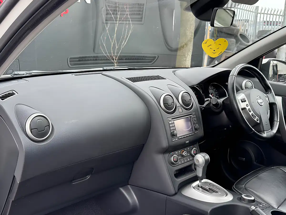 Used 2012 Nissan QASHQAI+2 Tekna White - Interior and Exterior details 19