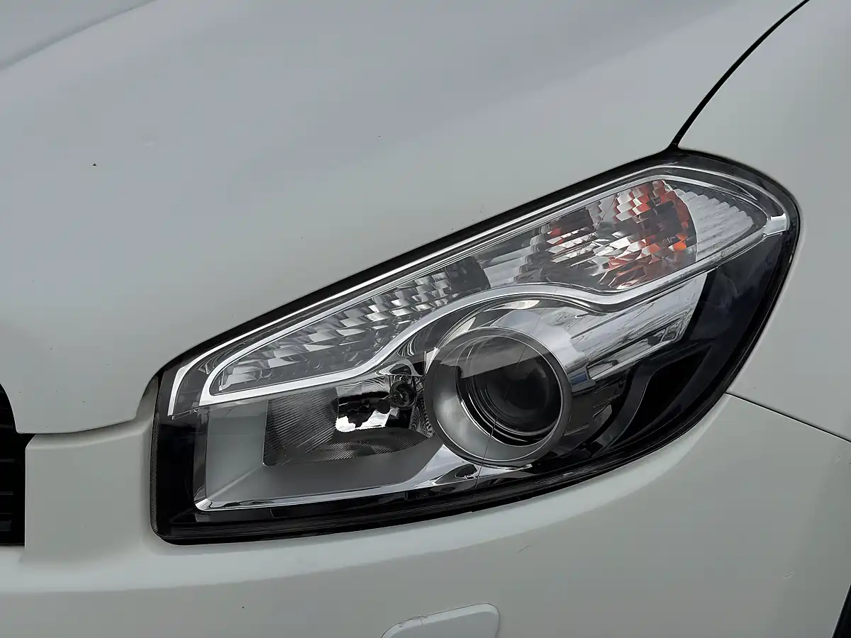 Used 2012 Nissan QASHQAI+2 Tekna White - Interior and Exterior details 7