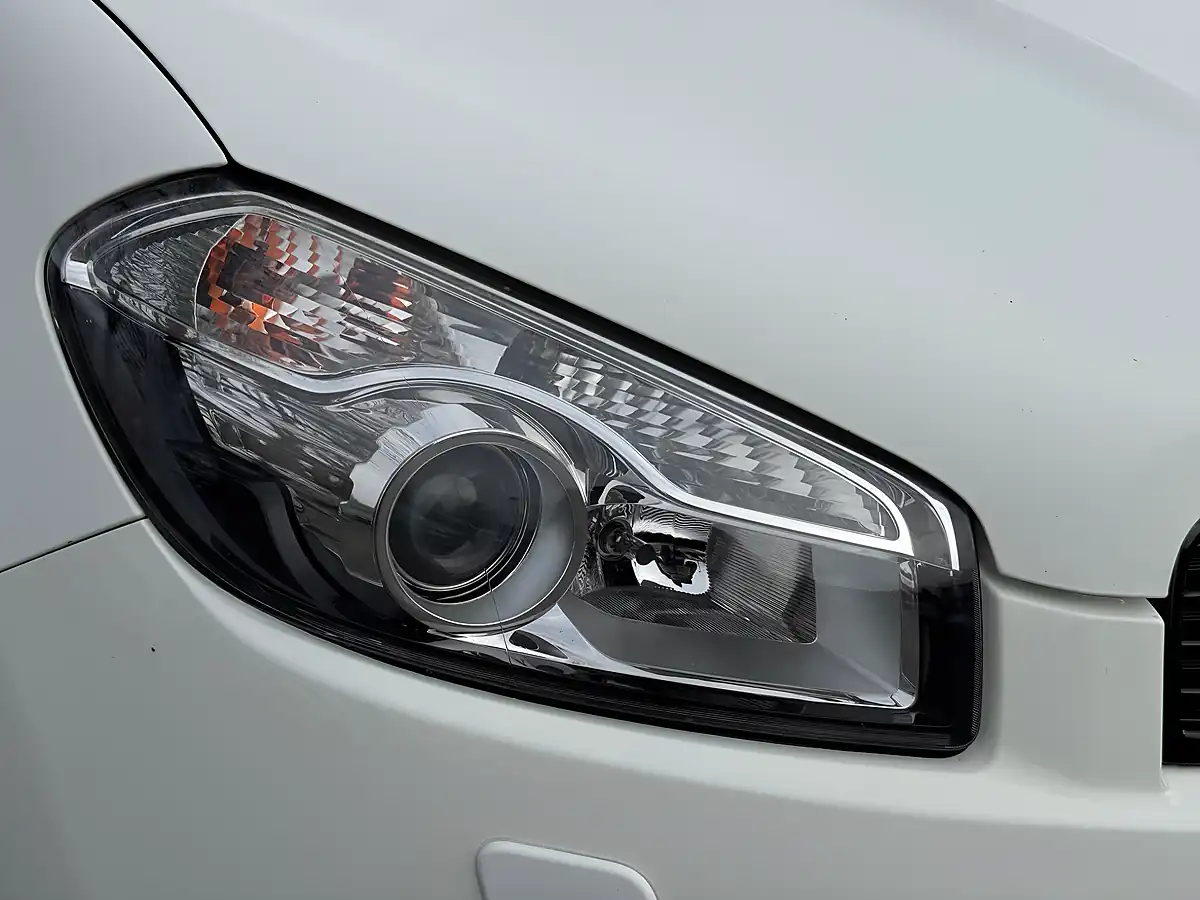 Used 2012 Nissan QASHQAI+2 Tekna White - Interior and Exterior details 8