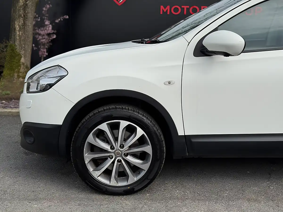 Used 2012 Nissan QASHQAI+2 Tekna White - Interior and Exterior details 9