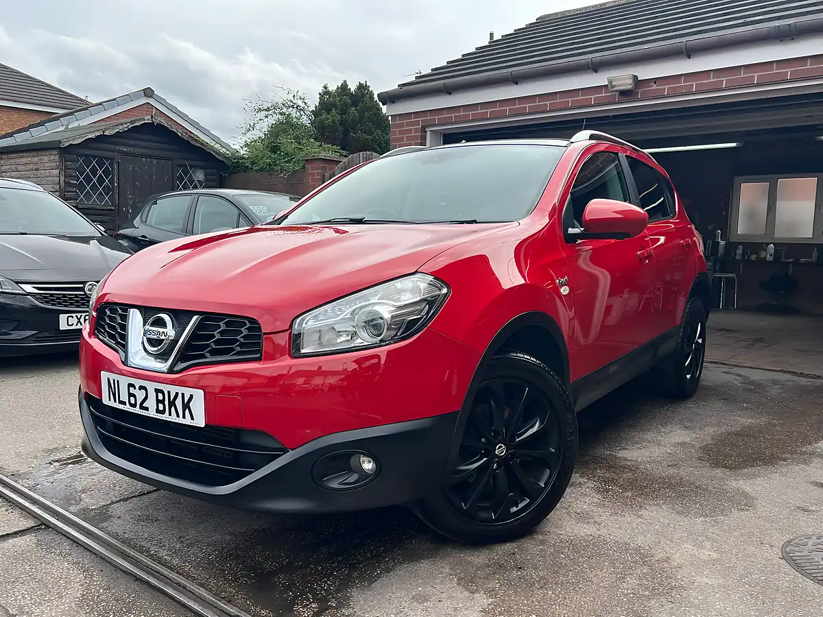 Used 2012 Nissan Qashqia Candy Red - Interior and Exterior details 3