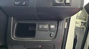 Used 2012 Nissan Serena Highway Star White - Interior and Exterior details 10