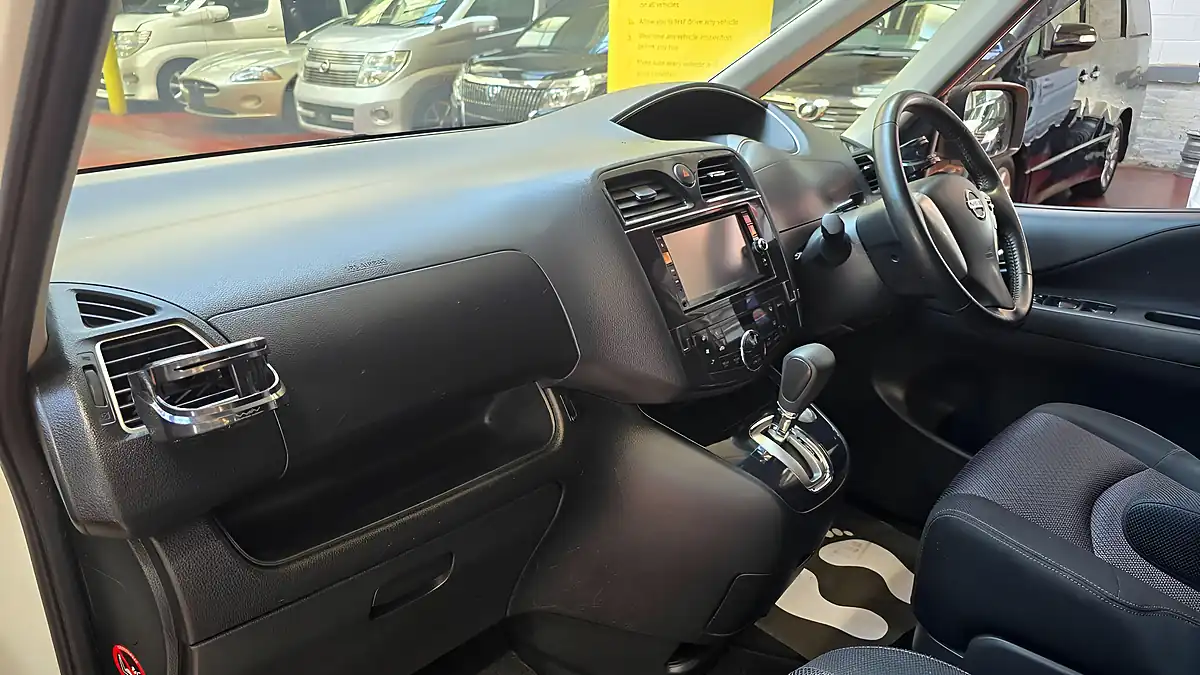Used 2012 Nissan Serena Highway Star White - Interior and Exterior details 11
