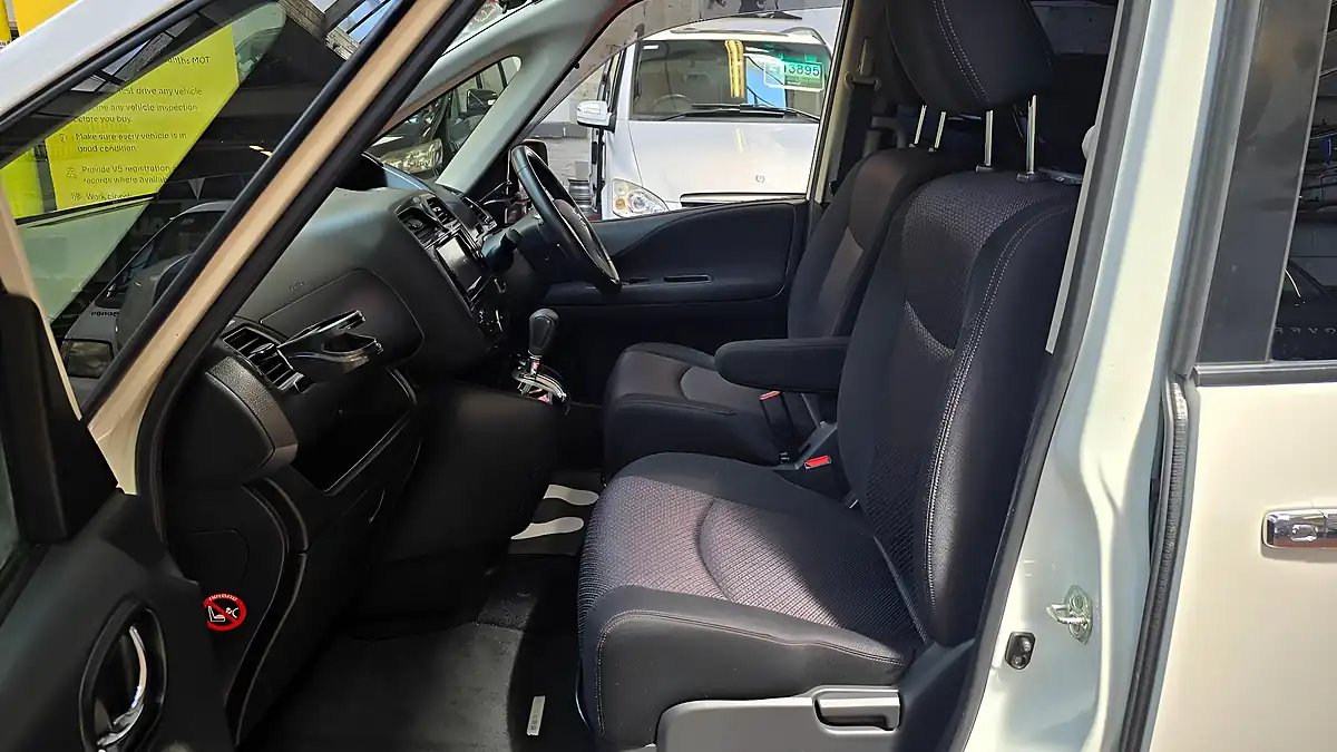 Used 2012 Nissan Serena Highway Star White - Interior and Exterior details 12