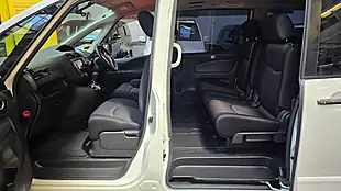 Used 2012 Nissan Serena Highway Star White - Interior and Exterior details 14