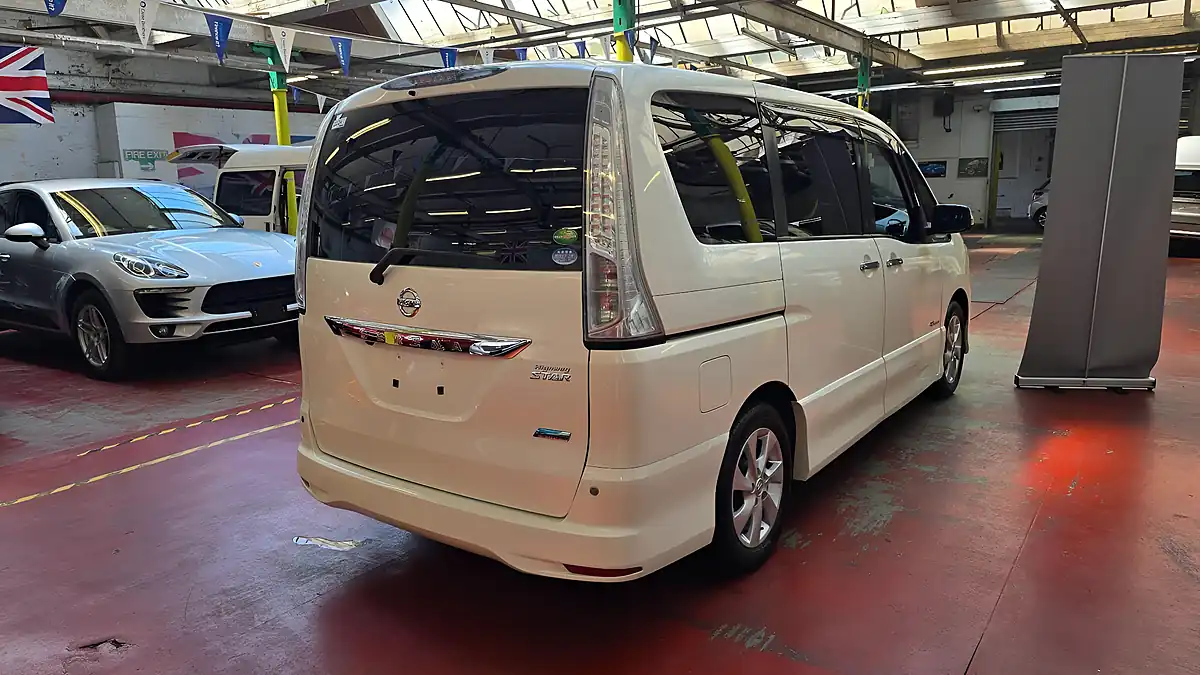 Used 2012 Nissan Serena Highway Star White - Interior and Exterior details 3