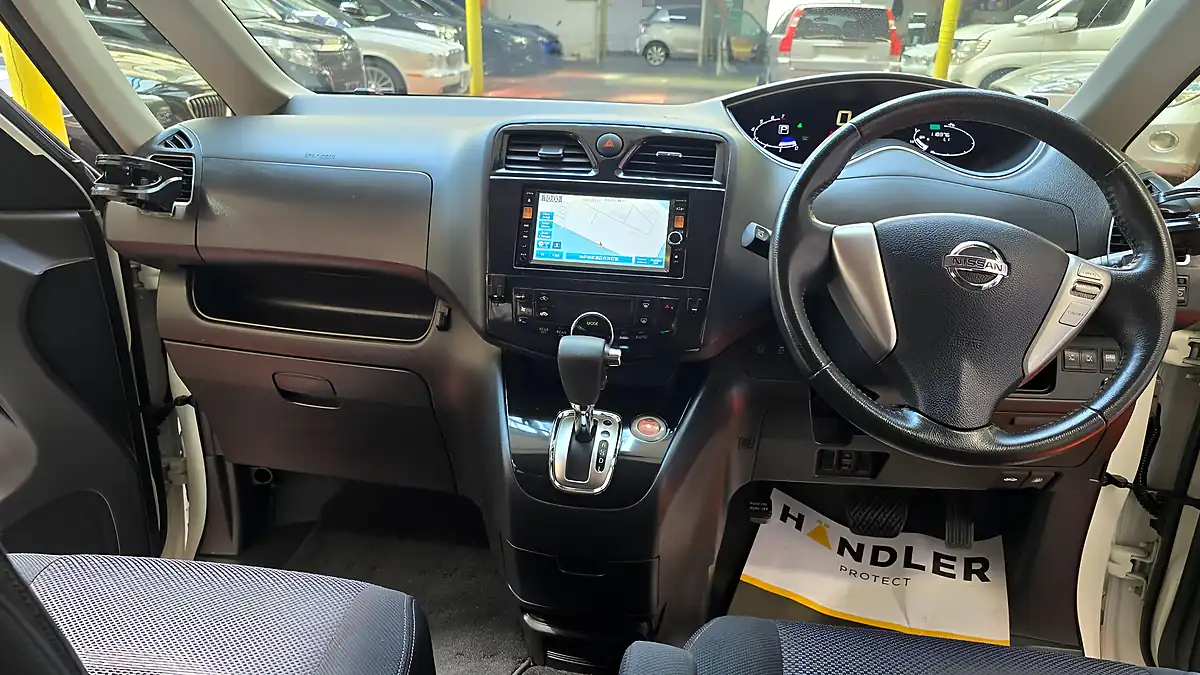 Used 2012 Nissan Serena Highway Star White - Interior and Exterior details 4