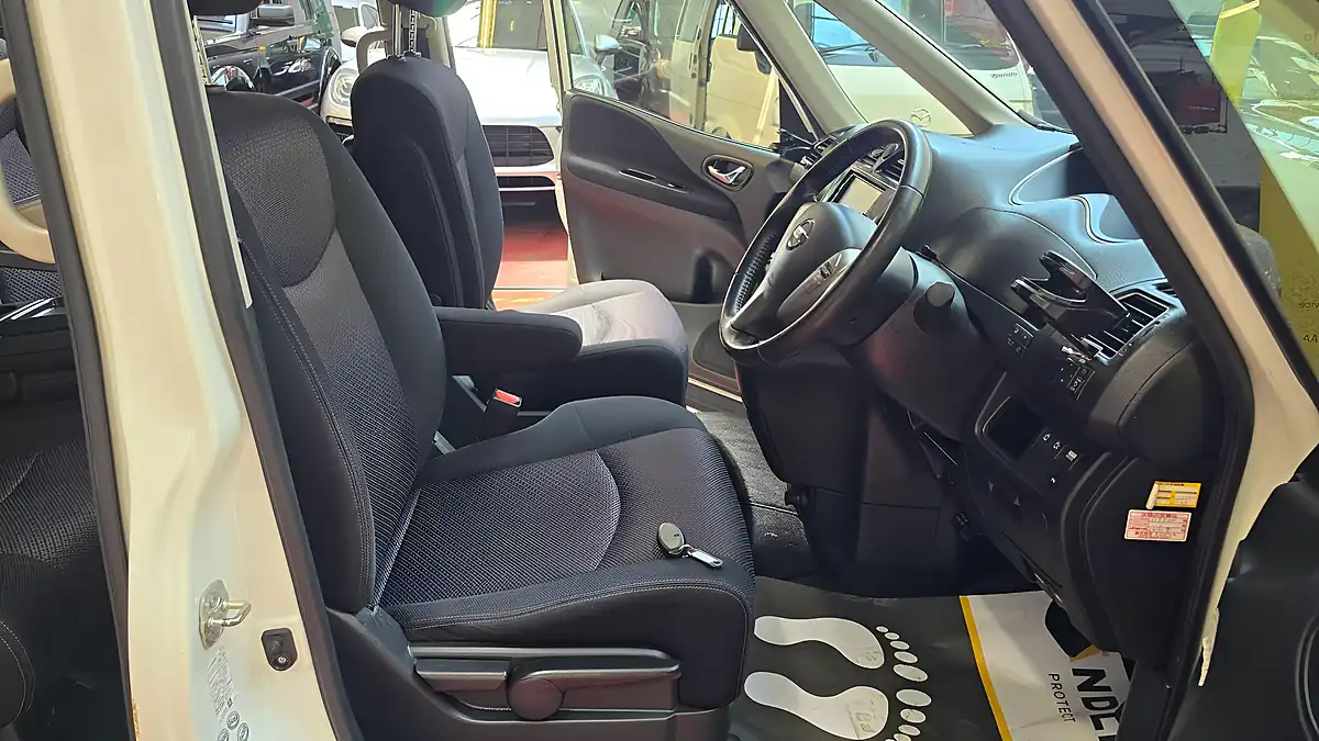 Used 2012 Nissan Serena Highway Star White - Interior and Exterior details 5