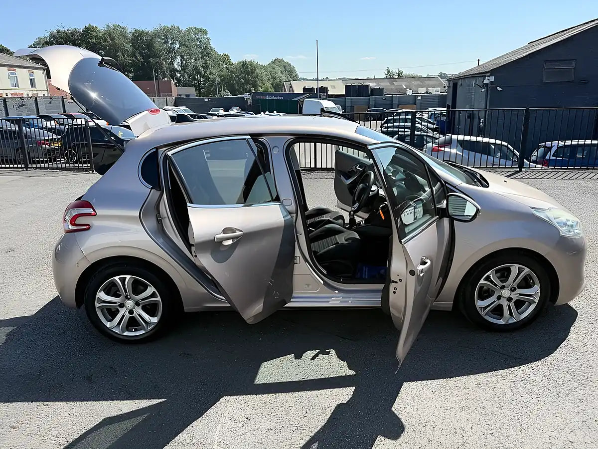 Used 2012 Peugeot 208 Allure Pink - Interior and Exterior details 10