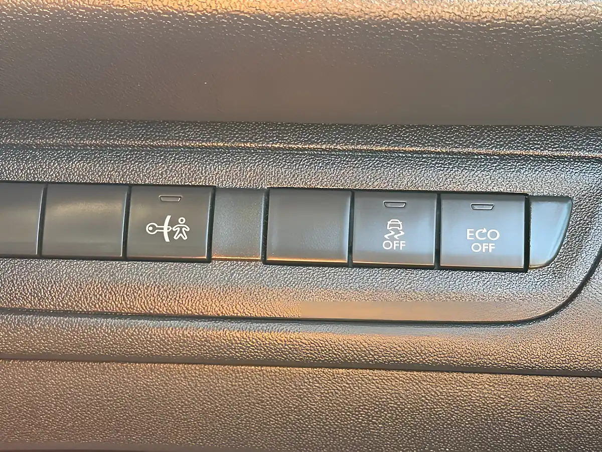 Used 2012 Peugeot 208 Allure Pink - Interior and Exterior details 18