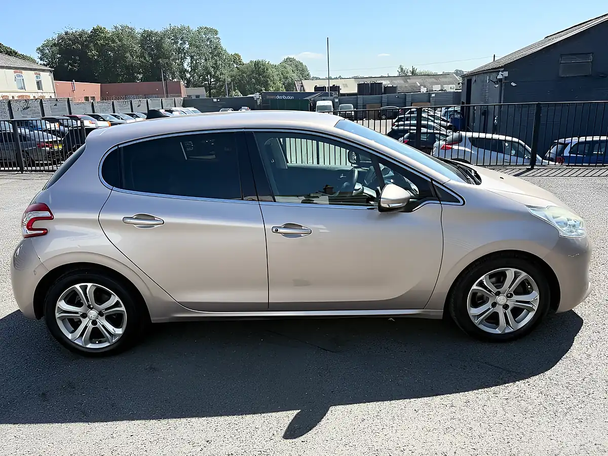Used 2012 Peugeot 208 Allure Pink - Interior and Exterior details 4