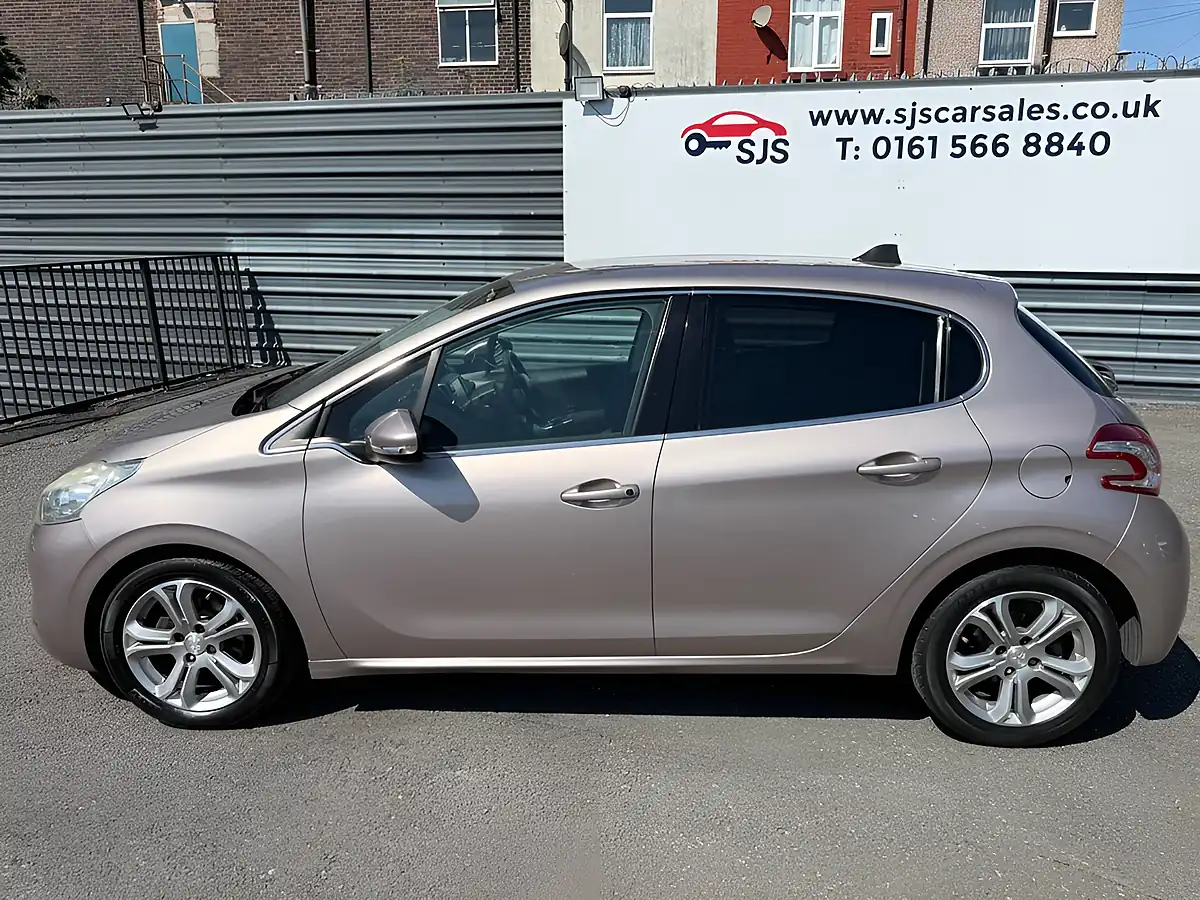Used 2012 Peugeot 208 Allure Pink - Interior and Exterior details 8