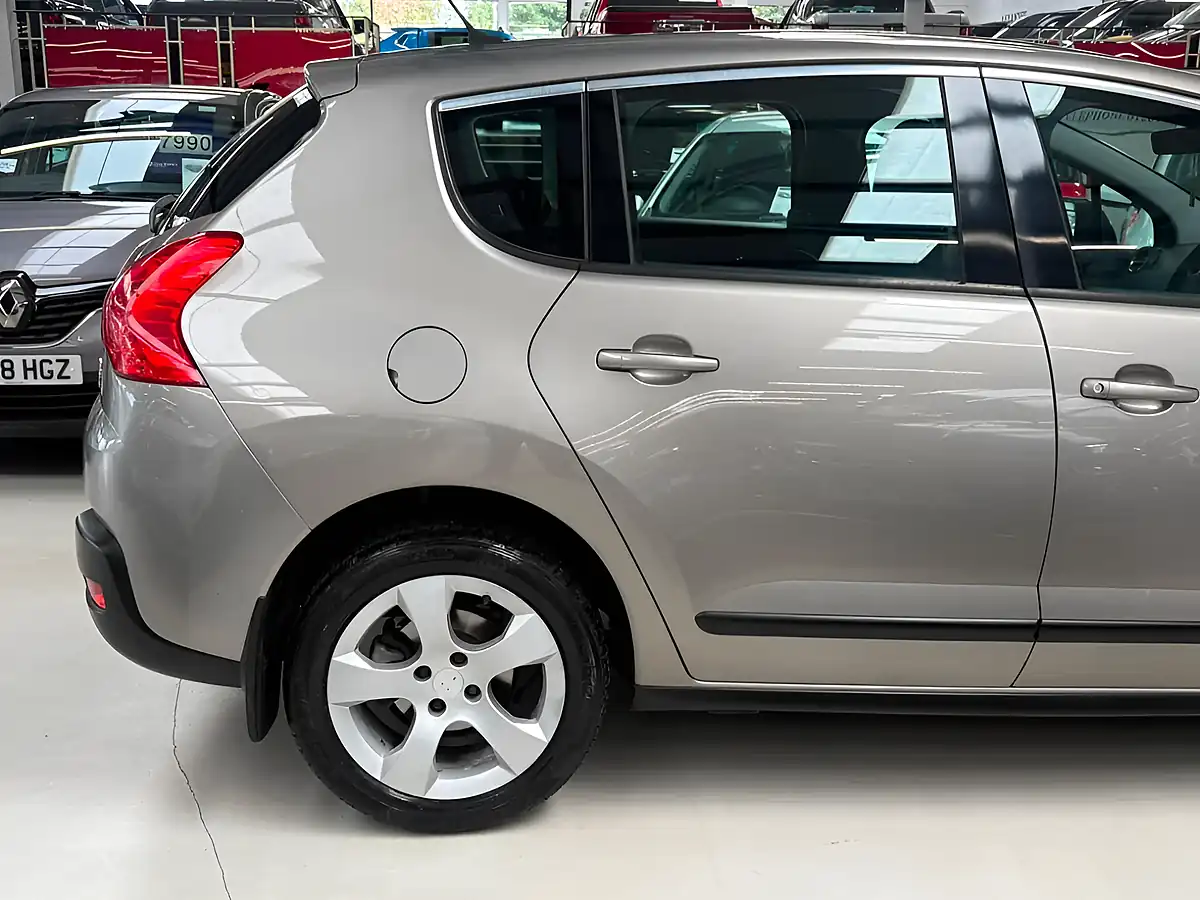 Used 2012 Peugeot 3008 Active Grey - Interior and Exterior details 10