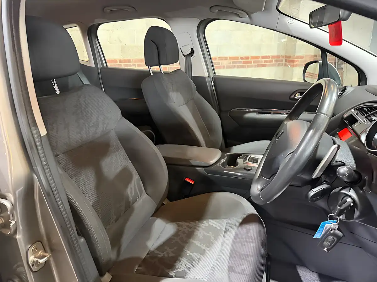 Used 2012 Peugeot 3008 Active Grey - Interior and Exterior details 17