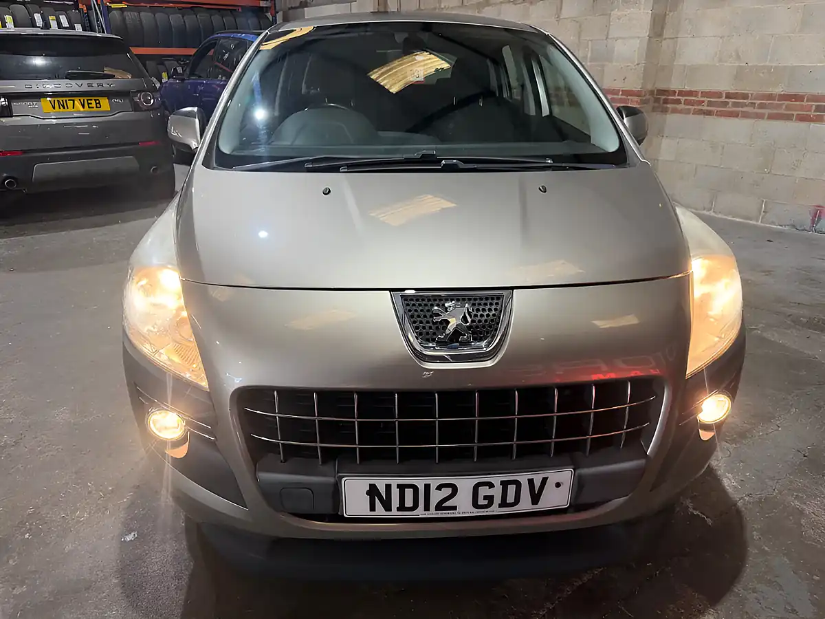 Used 2012 Peugeot 3008 Active Grey - Interior and Exterior details 5