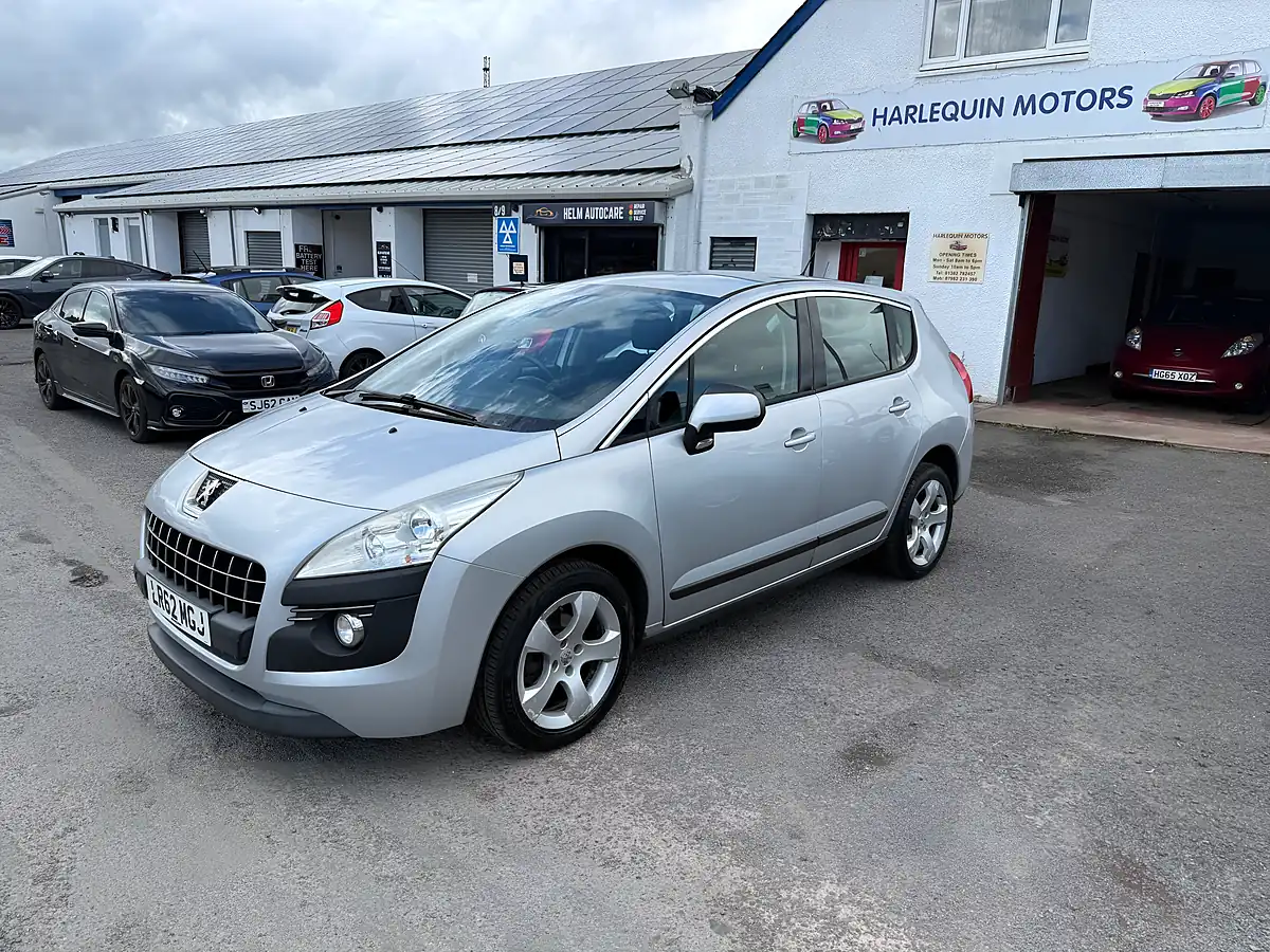 Used 2012 Peugeot 3008 Active Silver - Front View