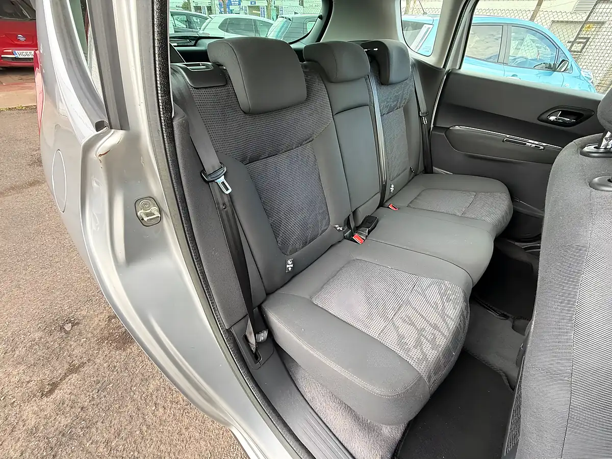 Used 2012 Peugeot 3008 Active Silver - Interior and Exterior details 12