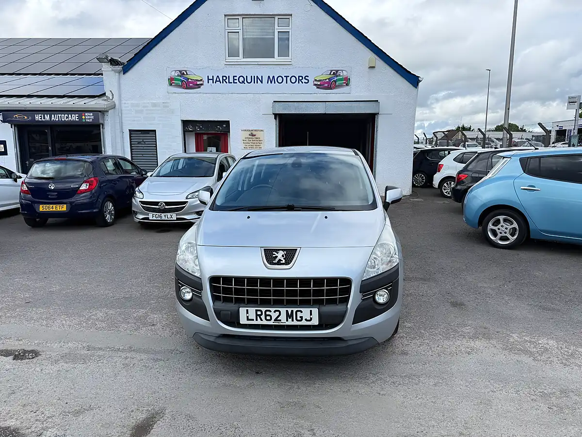 Used 2012 Peugeot 3008 Active Silver - Interior and Exterior details 2