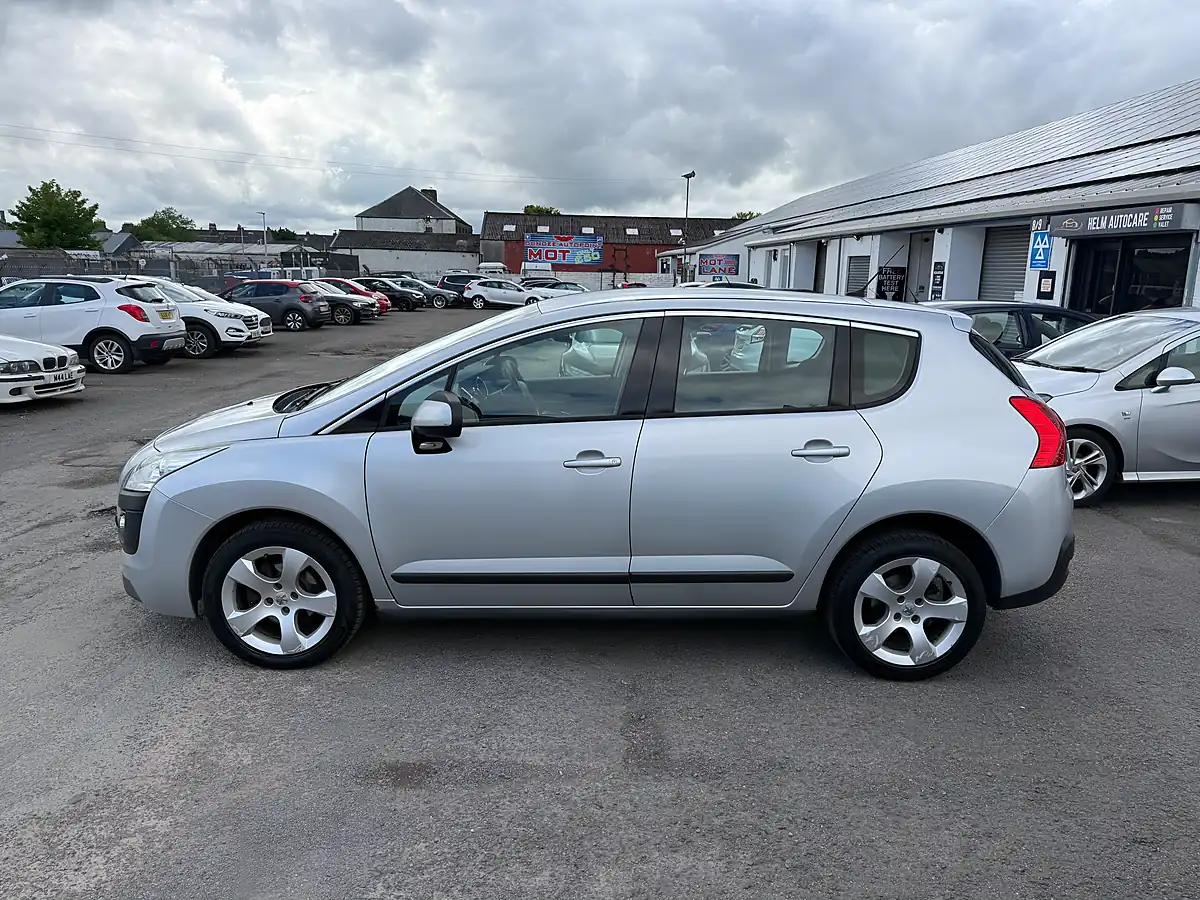 Used 2012 Peugeot 3008 Active Silver - Interior and Exterior details 8