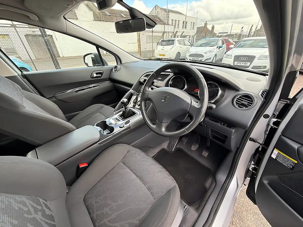 Used 2012 Peugeot 3008 Active Silver - Interior and Exterior details 9