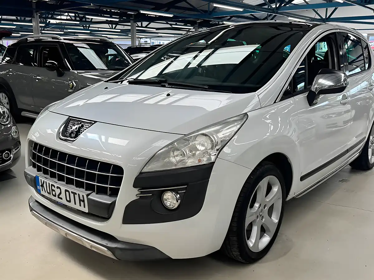 Used 2012 Peugeot 3008 Allure Egc White - Front View