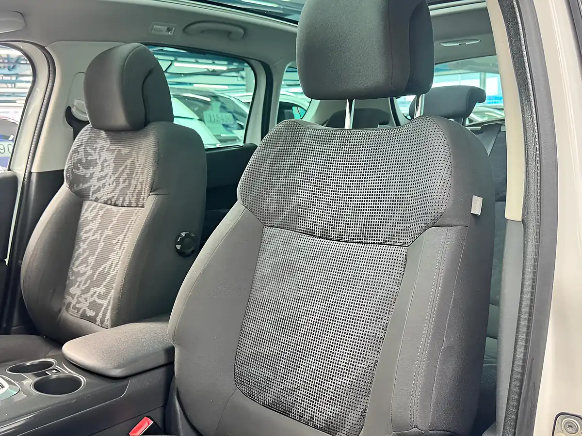 Used 2012 Peugeot 3008 Allure Egc White - Interior and Exterior details 14