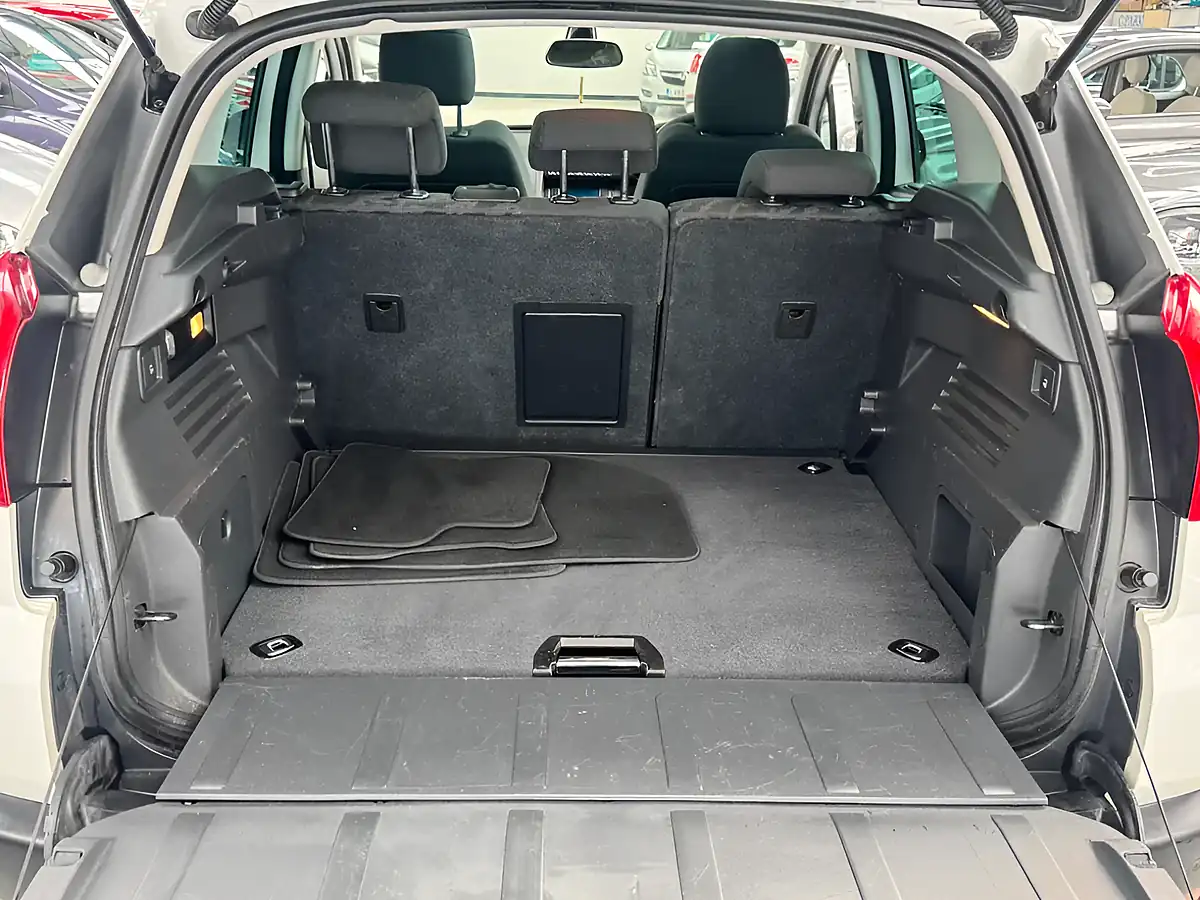 Used 2012 Peugeot 3008 Allure Egc White - Interior and Exterior details 16