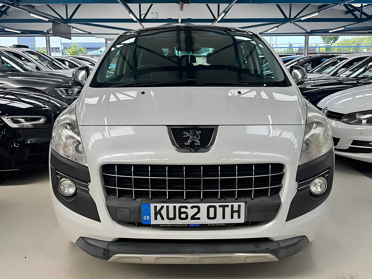 Used 2012 Peugeot 3008 Allure Egc White - Interior and Exterior details 3