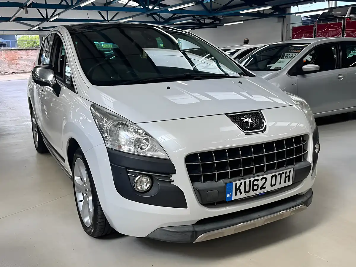 Used 2012 Peugeot 3008 Allure Egc White - Interior and Exterior details 5