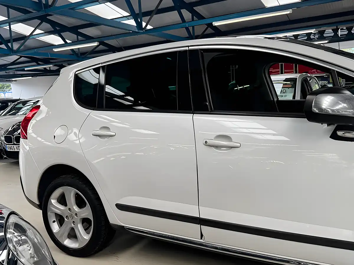 Used 2012 Peugeot 3008 Allure Egc White - Interior and Exterior details 8