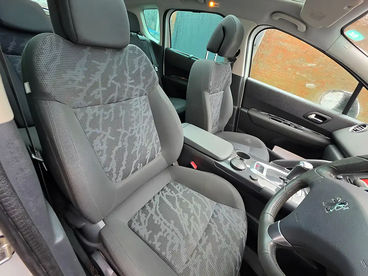 Used 2012 Peugeot 3008 Allure Egc White - Interior and Exterior details 16