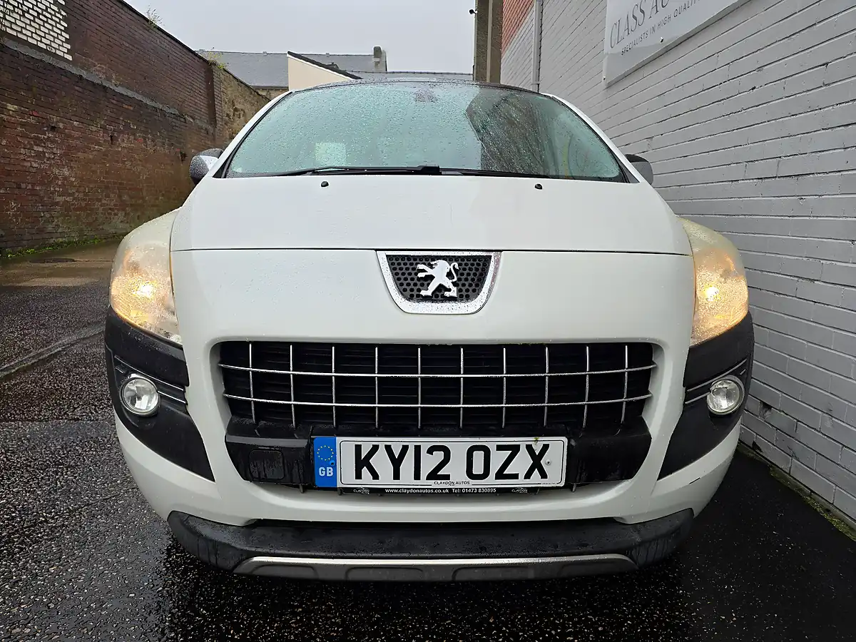 Used 2012 Peugeot 3008 Allure Egc White - Interior and Exterior details 2
