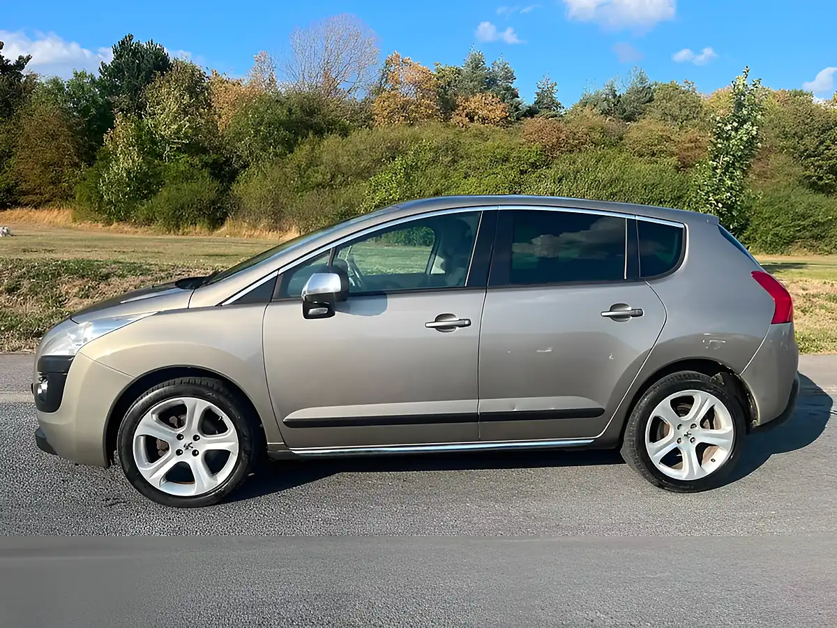 Used 2012 Peugeot 3008 Allure Grey - Interior and Exterior details 4