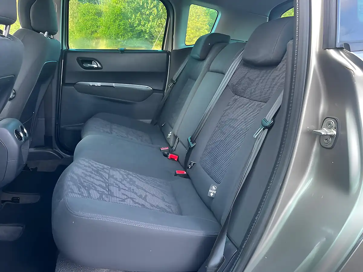 Used 2012 Peugeot 3008 Allure Grey - Interior and Exterior details 7