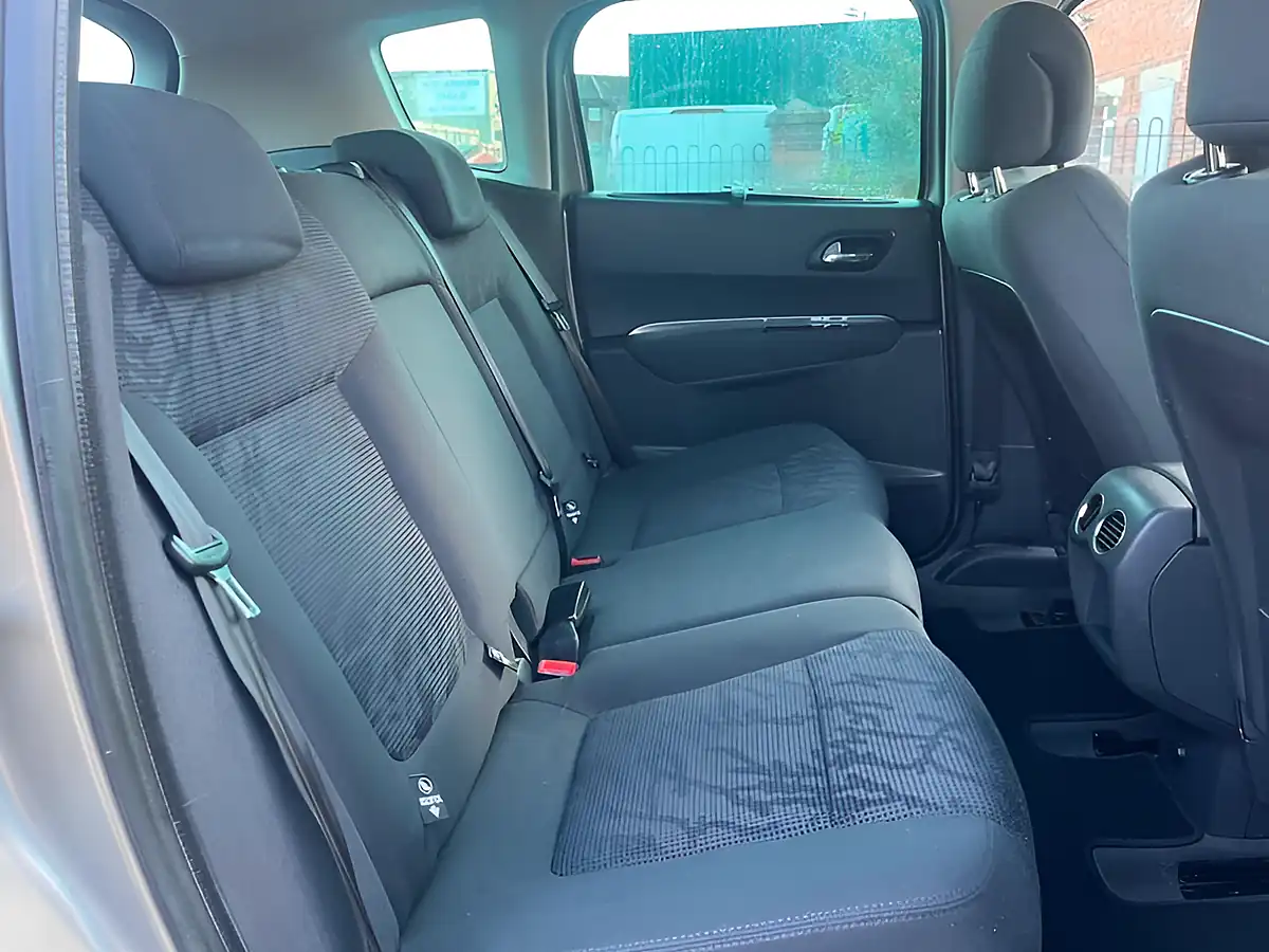 Used 2012 Peugeot 3008 Allure Grey - Interior and Exterior details 9