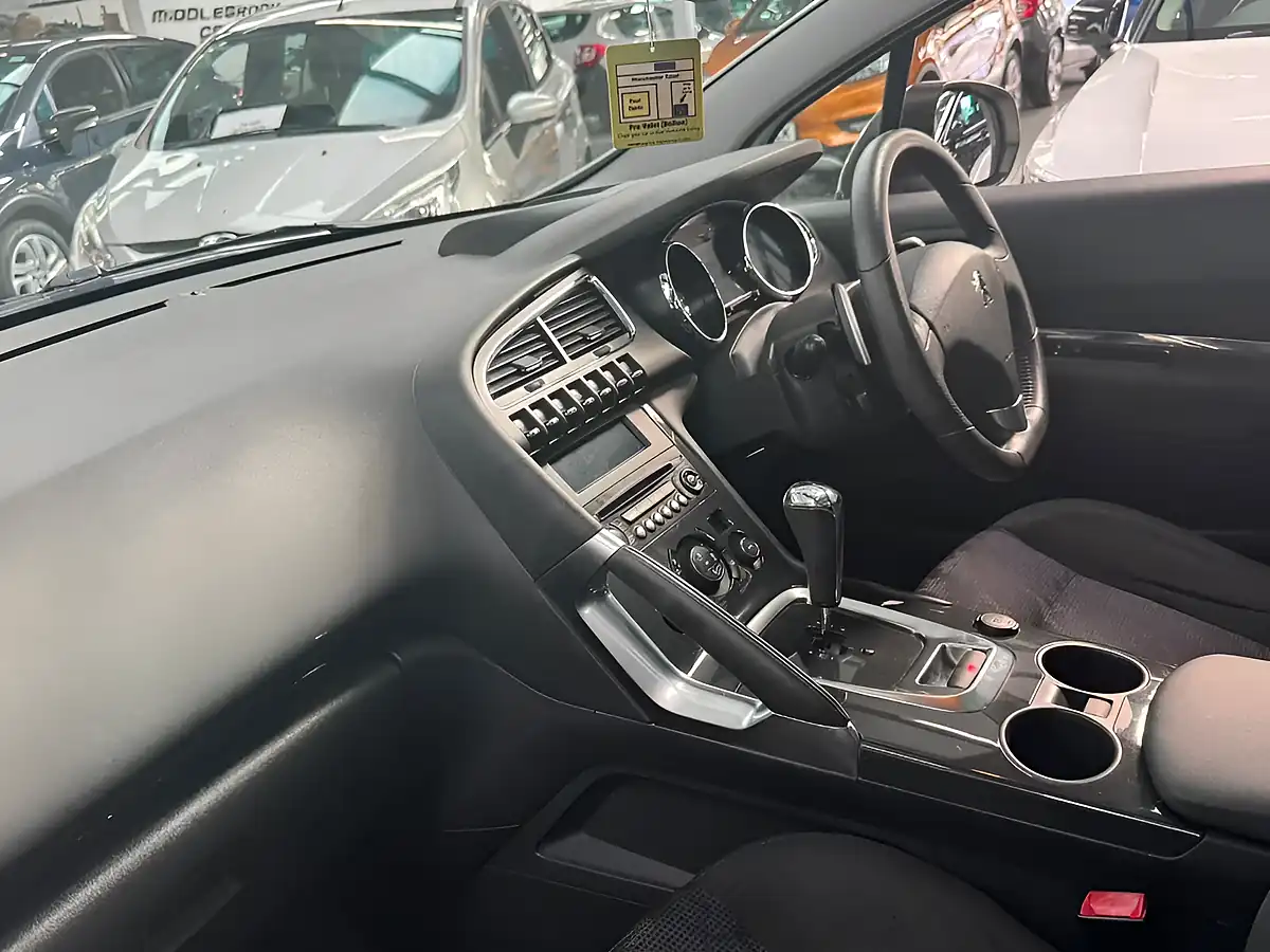 Used 2012 Peugeot 3008 Allure White - Interior and Exterior details 12