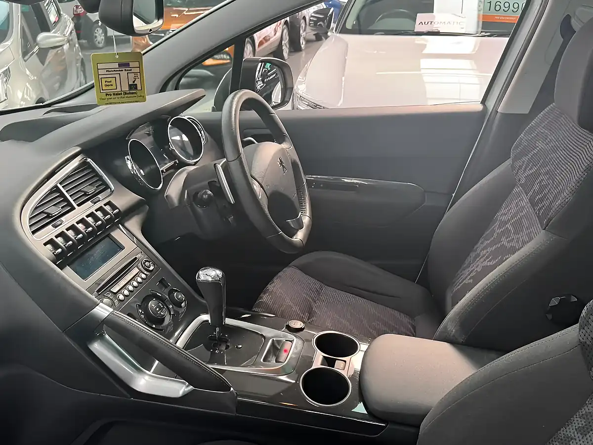 Used 2012 Peugeot 3008 Allure White - Interior and Exterior details 18