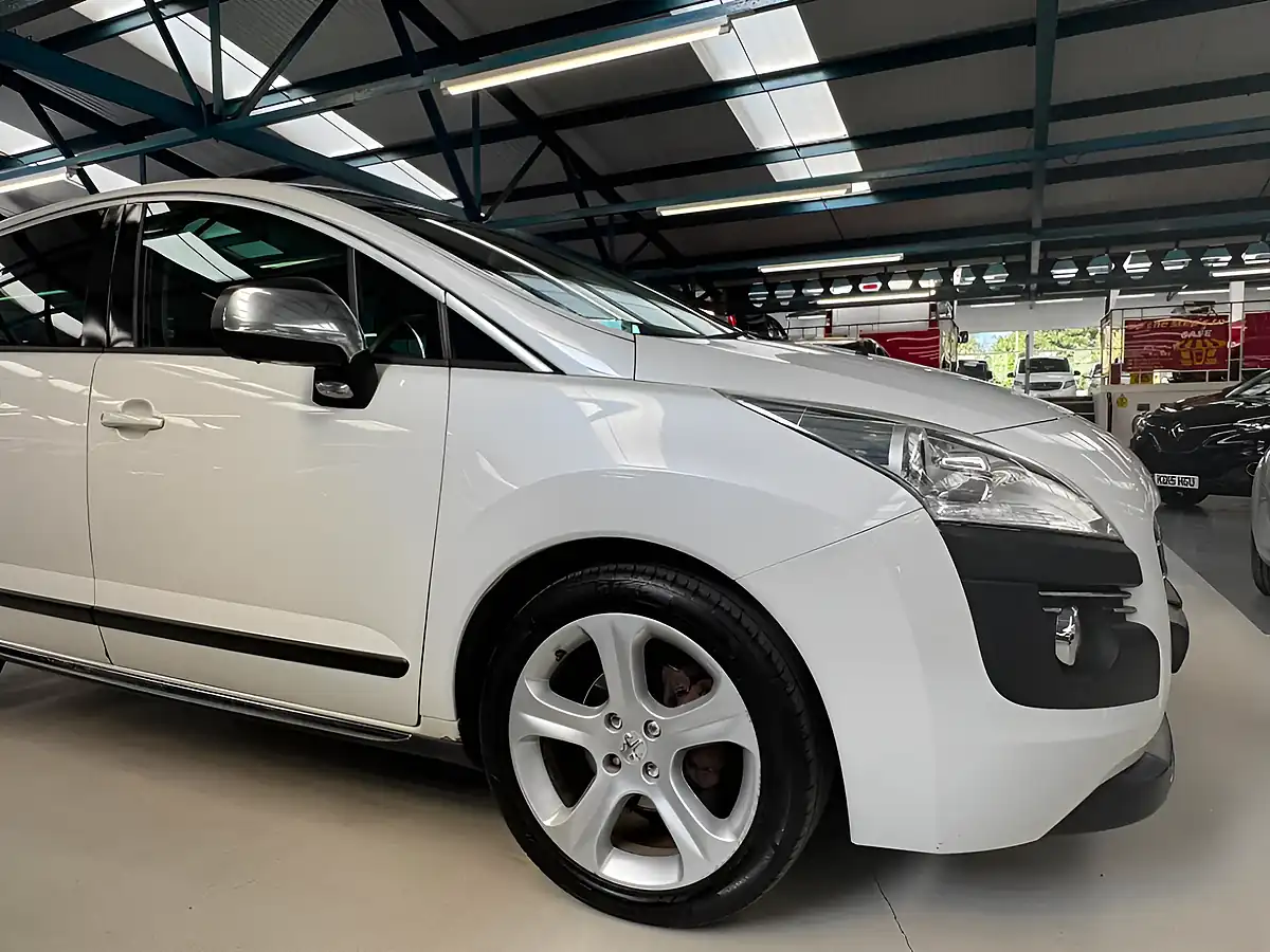 Used 2012 Peugeot 3008 Allure White - Interior and Exterior details 6
