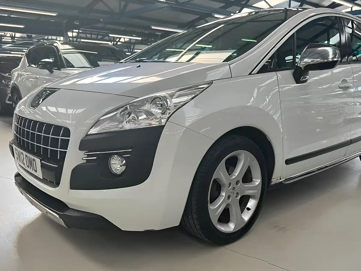 Used 2012 Peugeot 3008 Allure White - Interior and Exterior details 8