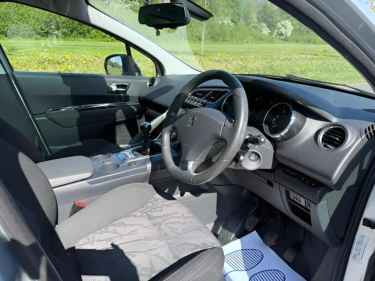 Used 2012 Peugeot 3008 Exclusive Silver - Interior and Exterior details 11