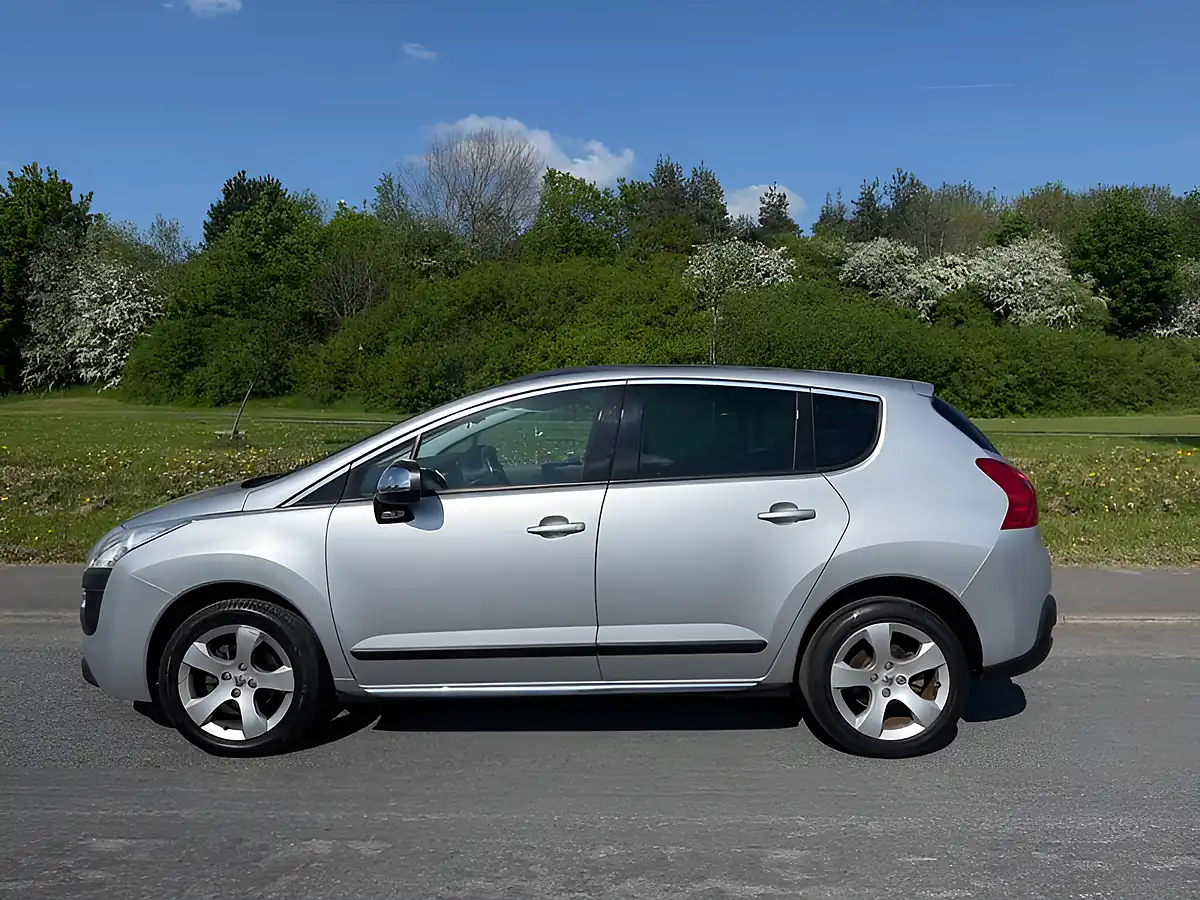 Used 2012 Peugeot 3008 Exclusive Silver - Interior and Exterior details 5