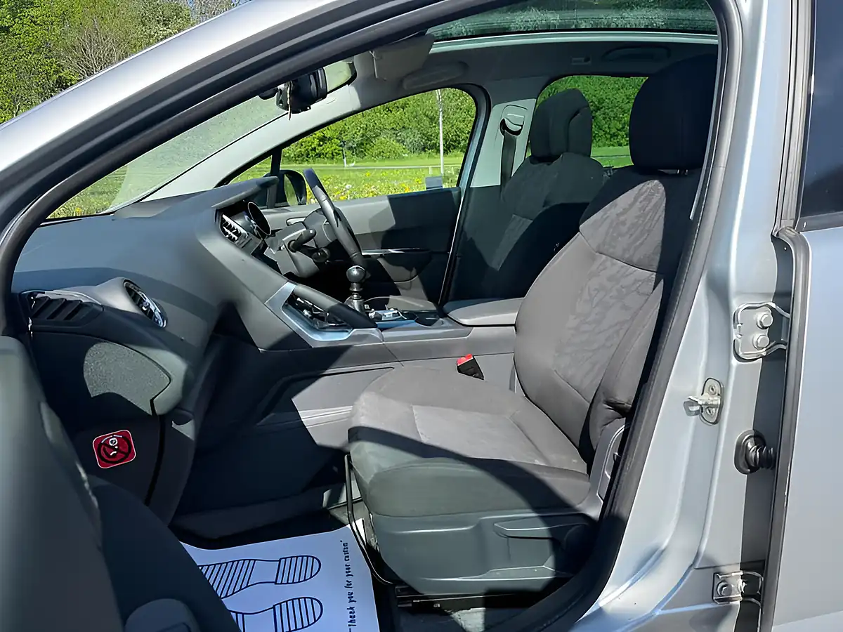 Used 2012 Peugeot 3008 Exclusive Silver - Interior and Exterior details 8