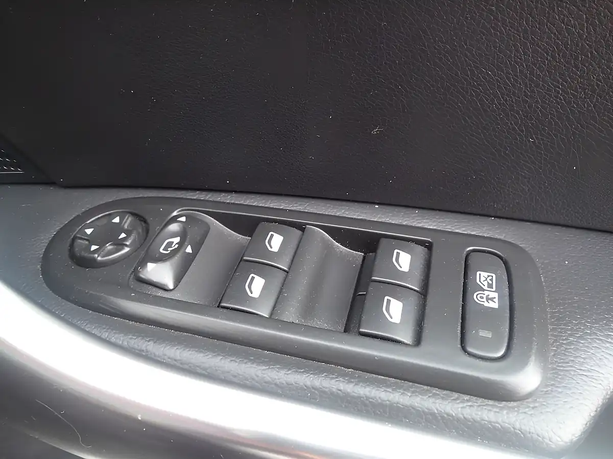 Used 2012 Peugeot 308 Allure Silver - Interior and Exterior details 12