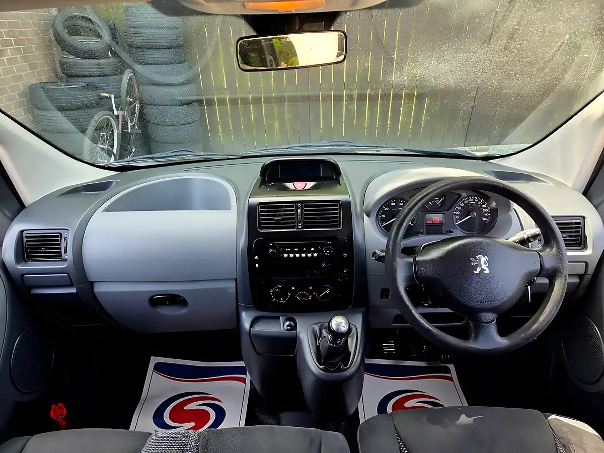Used 2012 Peugeot Expert Tepee Comfort L2 Silver - Interior and Exterior details 13