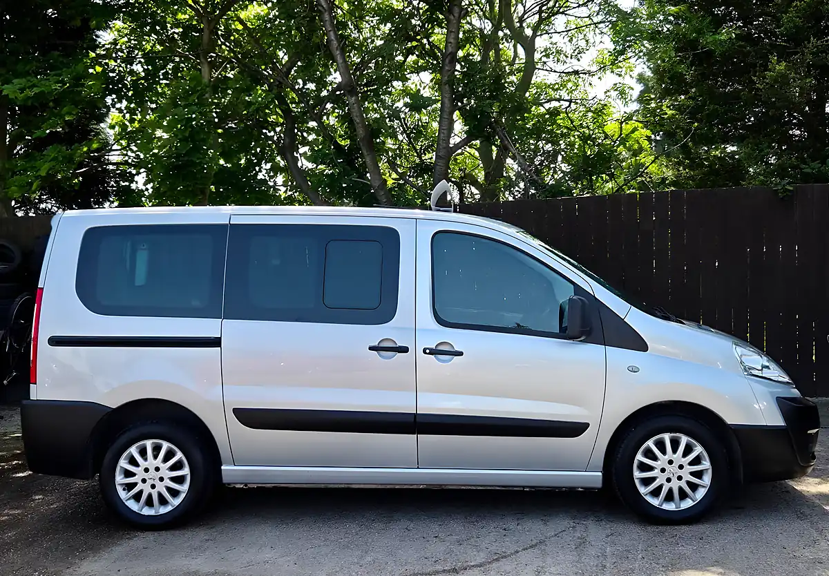 Used 2012 Peugeot Expert Tepee Comfort L2 Silver - Interior and Exterior details 7