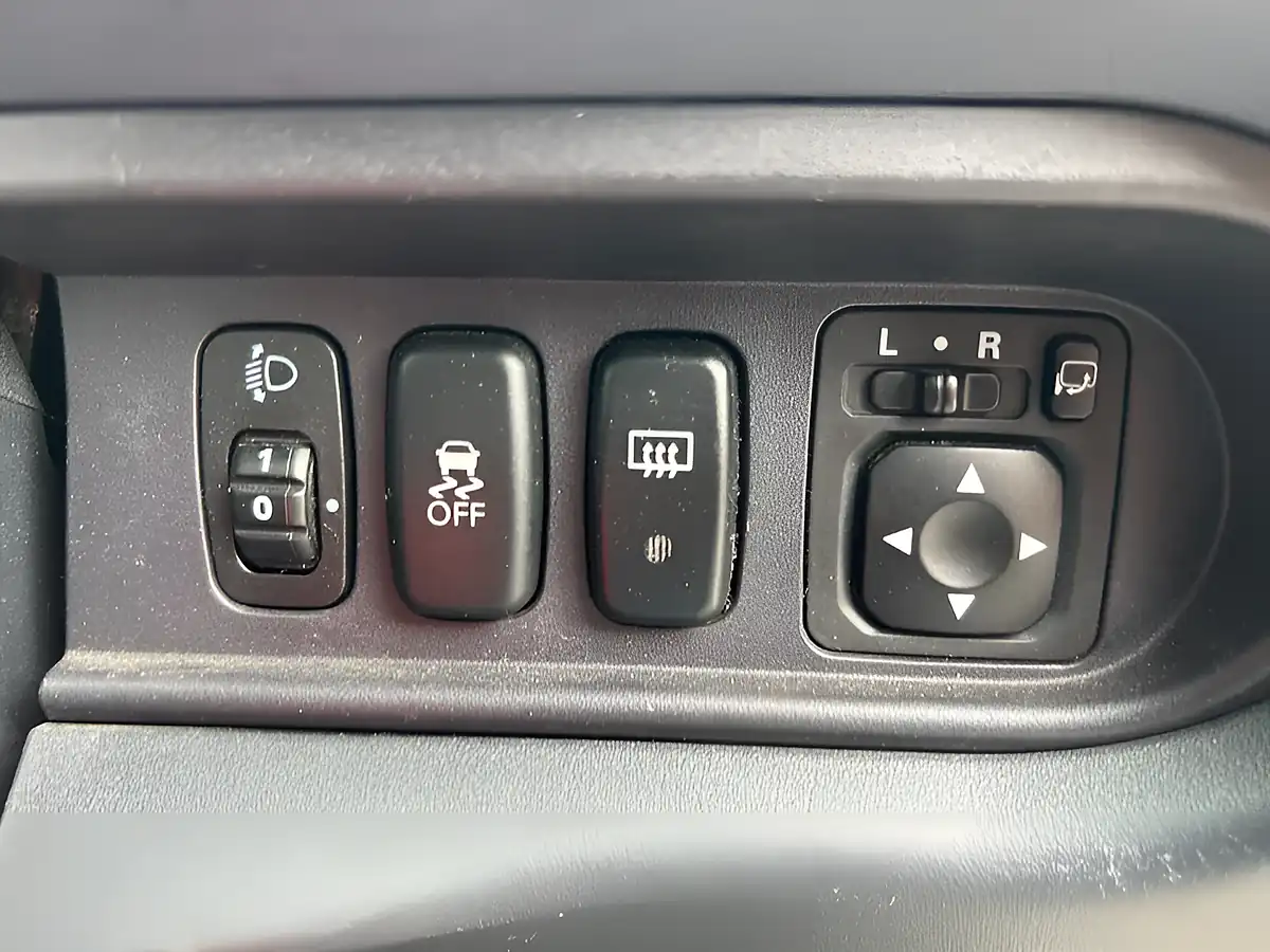 Used 2012 Peugeot Ion Hatchback Silver - Interior and Exterior details 15
