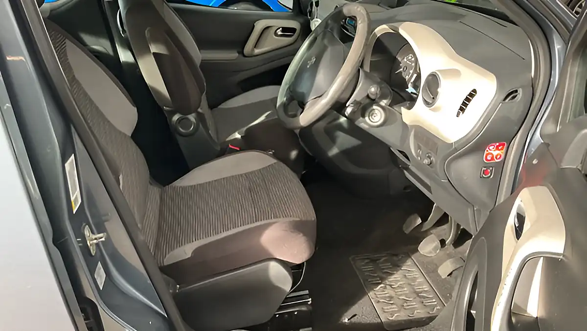 Used 2012 Peugeot Partner Tepee Outdoor Grey - Interior and Exterior details 5