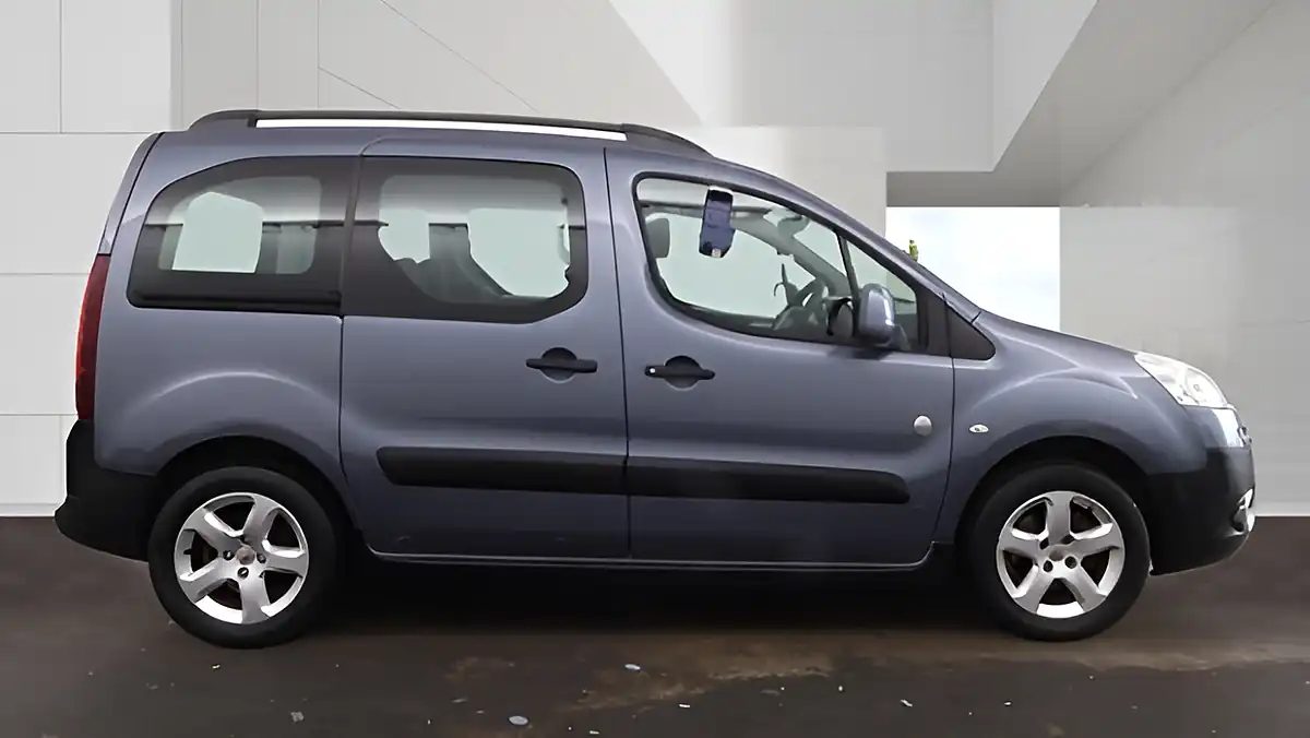 Used 2012 Peugeot Partner Tepee Outdoor Grey - Interior and Exterior details 8