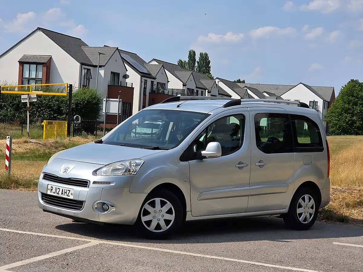 Used 2012 Peugeot Partner Tepee S Silver - Interior and Exterior details 3